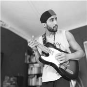 profesor de guitarra con diez años de experiencia